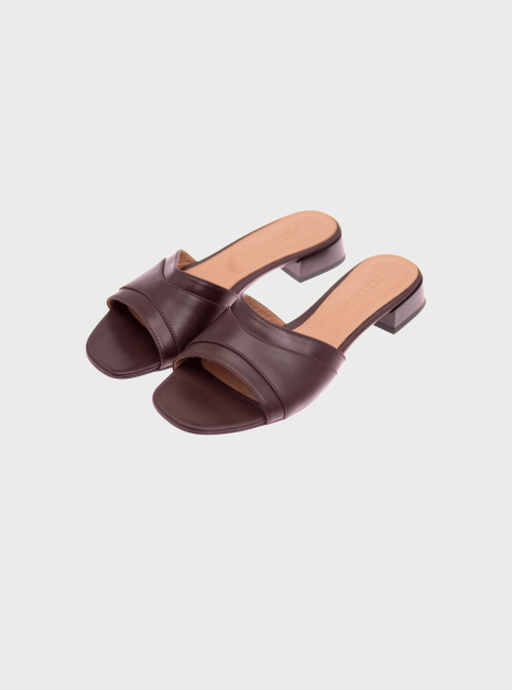 Klapki brązowe 2 Klapki brązowe 2